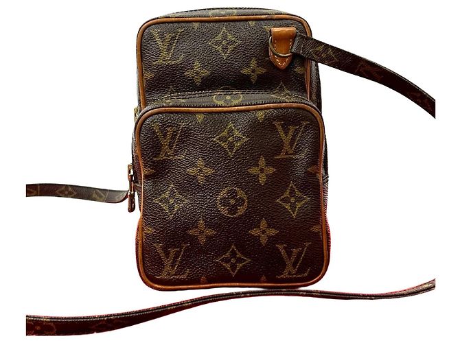 Bolsa de ombro mini em couro Monograma Amazon da Louis Vuitton Marrom