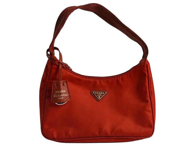 Prada Re-Edition 2000 Handtasche aus rotem Nylon