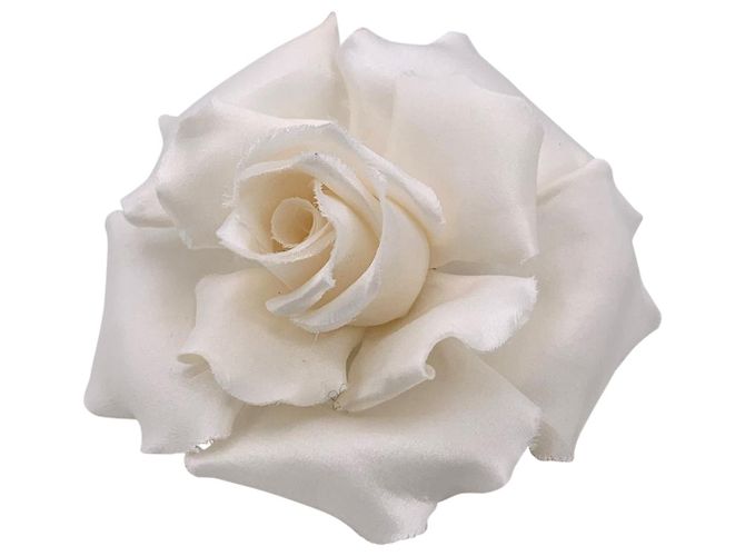 Timeless Vintage Seidenbrosche Chanel Camelia Weiß