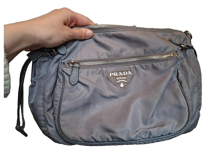 Graue Nylon Prada-Handtasche