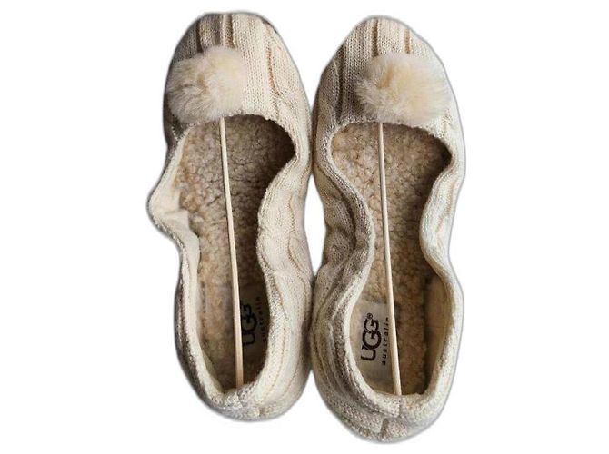 Bailarinas UGG de lã bege com pompom