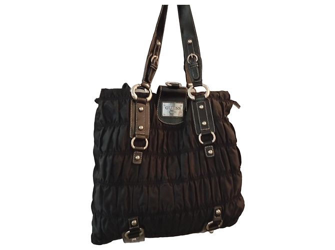 Borsa Guess nera in tessuto plissettato e pelle Nero