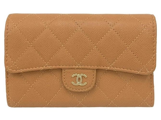 Cartera tri-fold de piel de ternera granulada beige Chanel