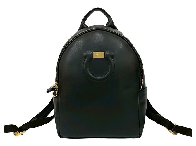 Schwarzer Leder-Rucksack mit Gancini-Logo von Salvatore Ferragamo