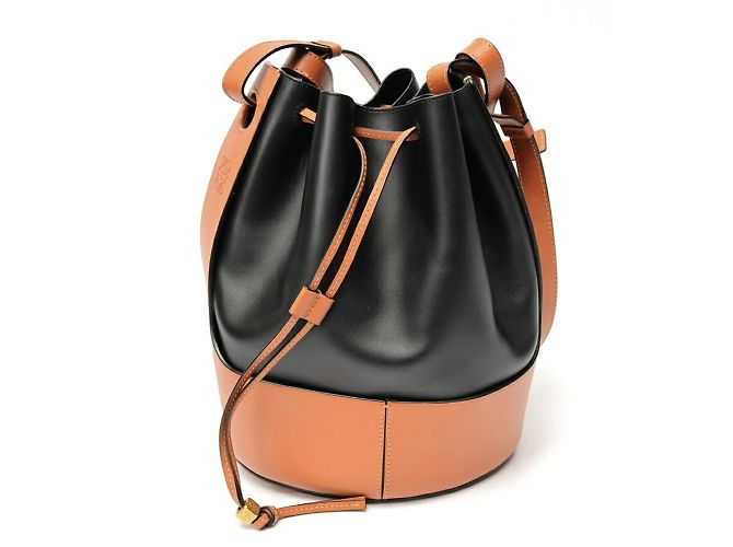 Bolsa de Ombro Loewe Balloon Média Marrom Preto