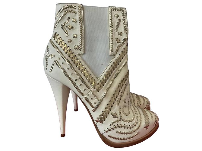 Autre Marque Botines de cuero blanco con adornos dorados