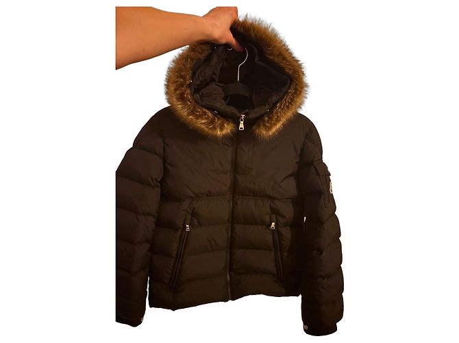 Doudoune Moncler noire avec capuche en fourrure