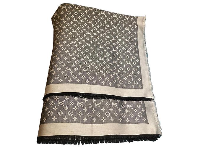 Sofia Coppola Foulard Louis Vuitton in seta argento
