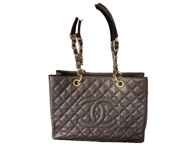 Bolsa Chanel GST em couro graneado preto