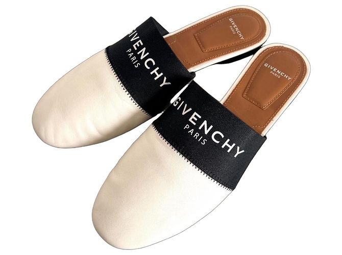 Givenchy Ballet Flats White Leather Black Logo