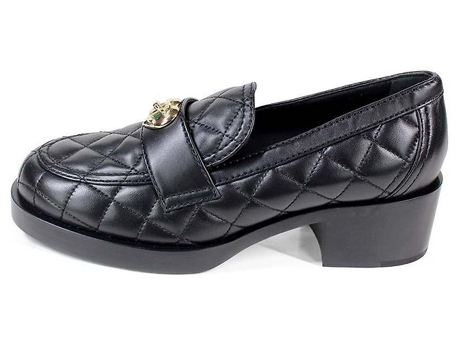 Mocasines Chanel de cuero de cordero negro acolchado,