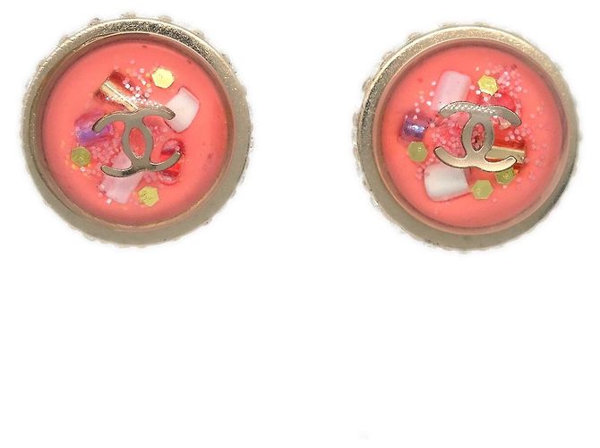 Orecchini a bottone in metallo con cristalli e logo CC di Chanel Rosa