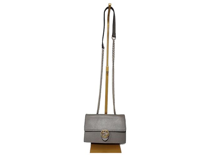 GUCCI Leder Geldbörse mit Dollar Interlocking G Klappe an Kette Grau