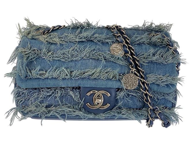 Bolsa de ombro em couro denim com fecho giratório Chanel Azul