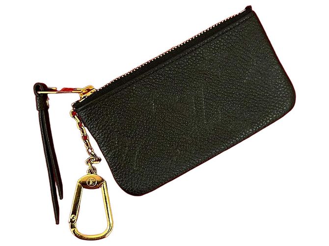Pochette Cle Monogram Empreinte em Couro da Louis Vuitton - Estojo para Moedas e Chaves Preto