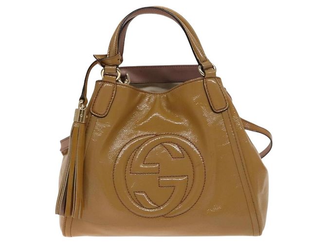 Bolso de hombro convertible Gucci Soho en charol pequeño Beige