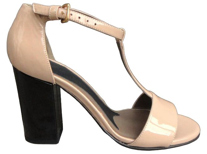 Sandalias Marni de charol beige