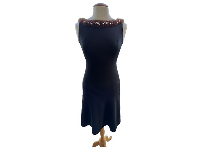 Vestido Blumarine preto de seda bordado com pérolas e pelo