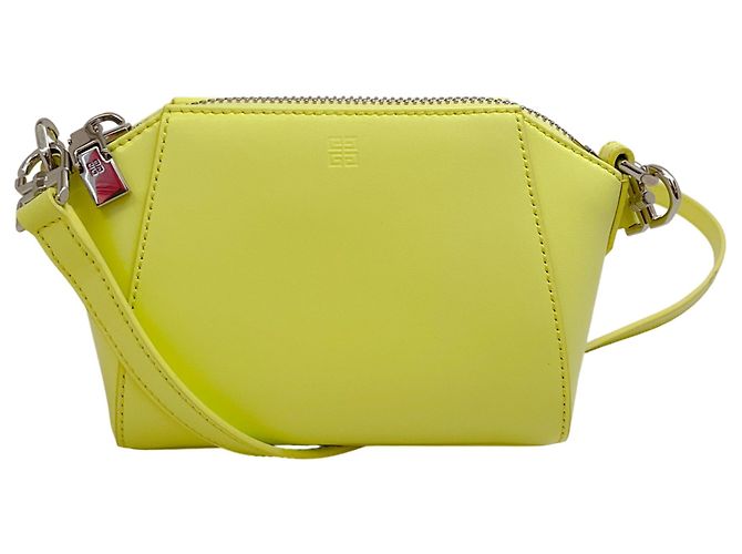 Sac à bandoulière Antigona Nano en cuir jaune acide de Givenchy