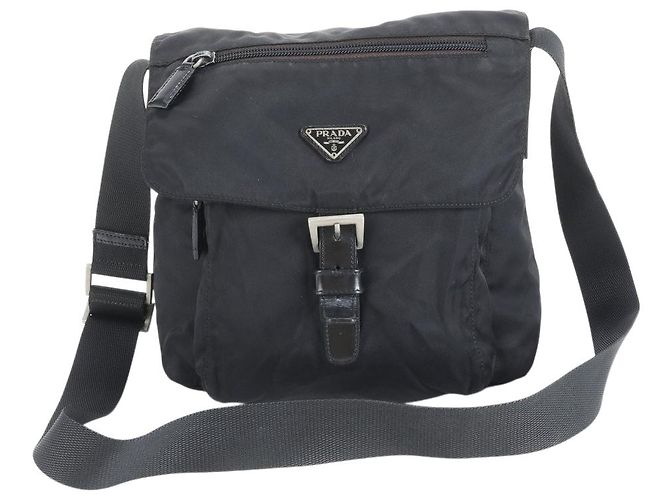 Bolsa transversal de ombro em nylon tessuto preto com logo Prada e fivela