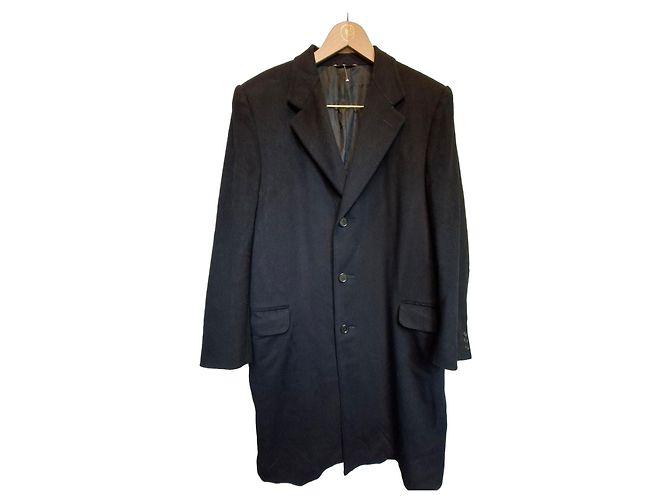 Long black wool and cashmere coat by Lanvin