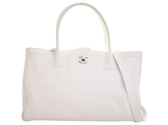 Executive Bolsa Executiva Cerf Média em Couro de Bezerro Branco Chanel Cru