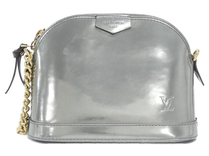 Alma Mini Schultertasche aus Monogramm-Lackleder Miroir von Louis Vuitton Grau