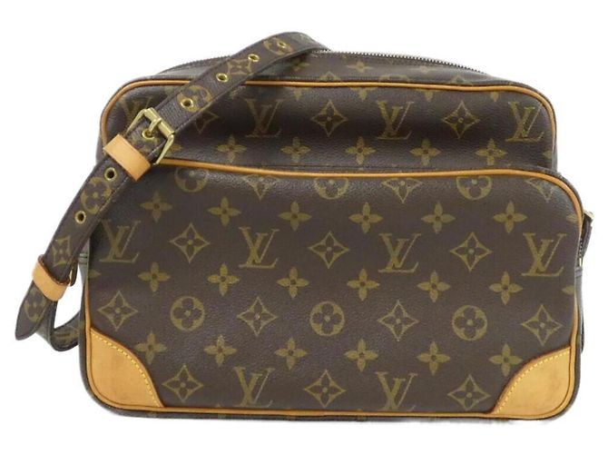 Bolsa de Ombro Monogram Nile da Louis Vuitton Marrom