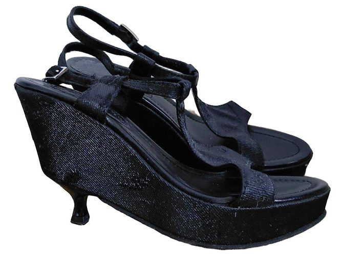 Schwarze Fendi Keilsandalen