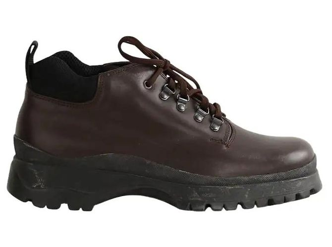 Prada Scarpe in pelle marrone con lacci 