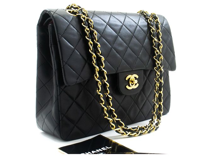 CHANEL Bolsa de Ombro Clássica com Dupla Aba em Couro de Cordeiro Preto
