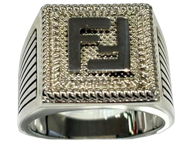 Bague en argent avec logo FF de Fendi
