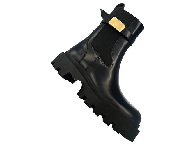 Versace Botas Chelsea de Couro Preto com Fivela Medusa