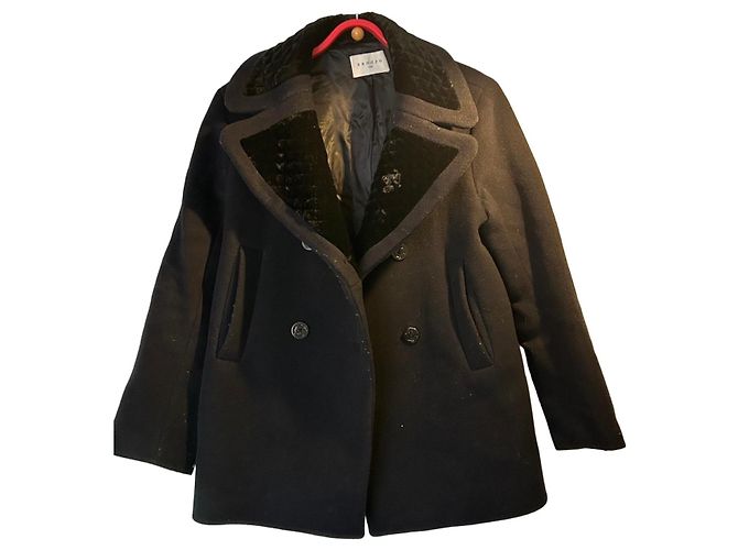 Short black Sandro coat