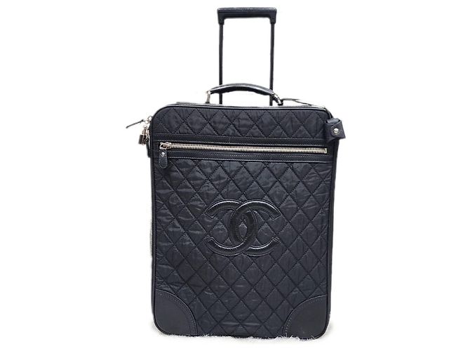 Trendy CC Chanel schwarze gestepptes Nylon 2-Rad CC Gepäck
