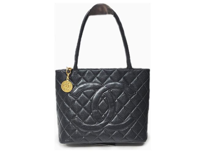 Medaillon Chanel Caviar Leather Medallion Handbag Black