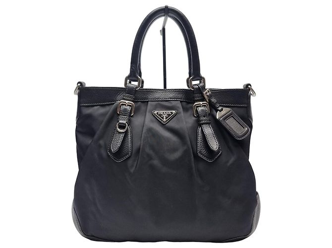 Prada Schwarze Nylon-Tote (Rinderlederbesatz)