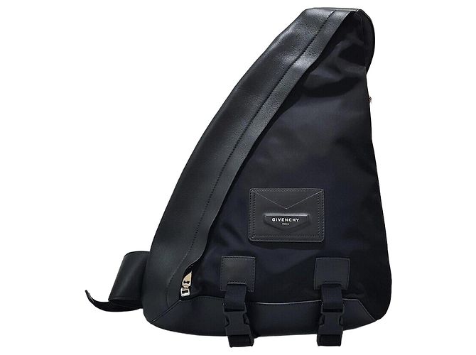 Givenchy Ein Schulter Sling Bag mit Logo-Patch