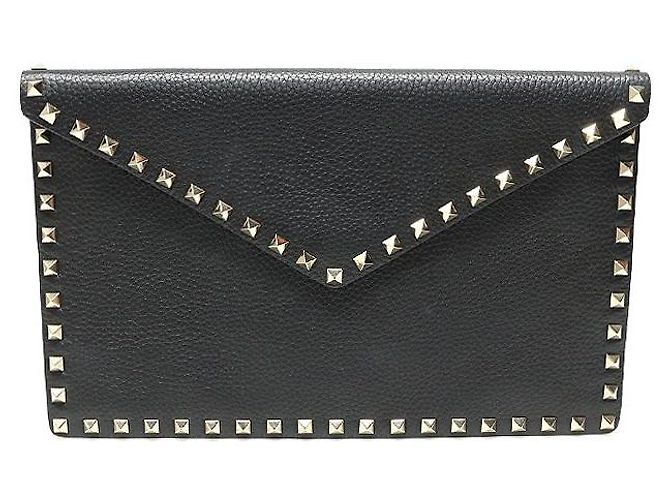 Valentino Clutch envelope em couro preto estampado com tachas douradas Rockstud