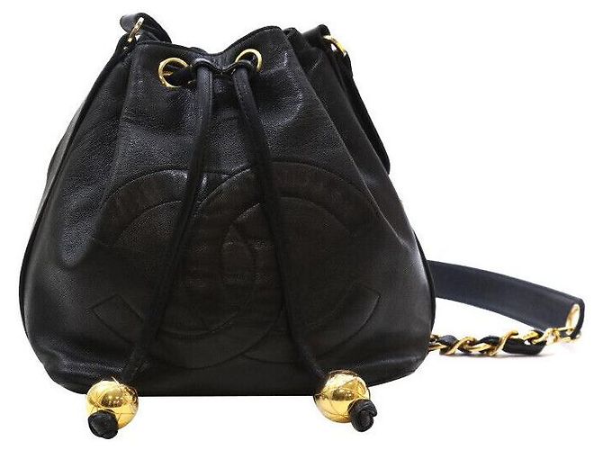 Chanel Borsa a Secchiello in Pelle di Agnello con Logo CC in Oro D'oro