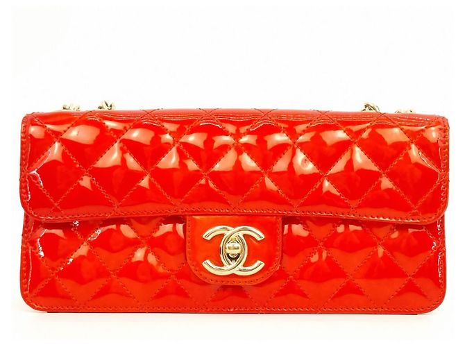 Chanel Bolso con solapa de charol Roja