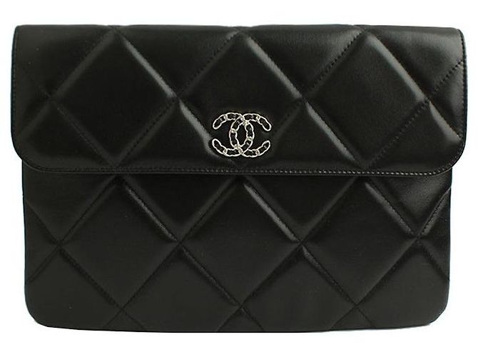 Chanel Schwarze Lammleder gepolsterte Clutch-Tasche mit silberner Hardware
