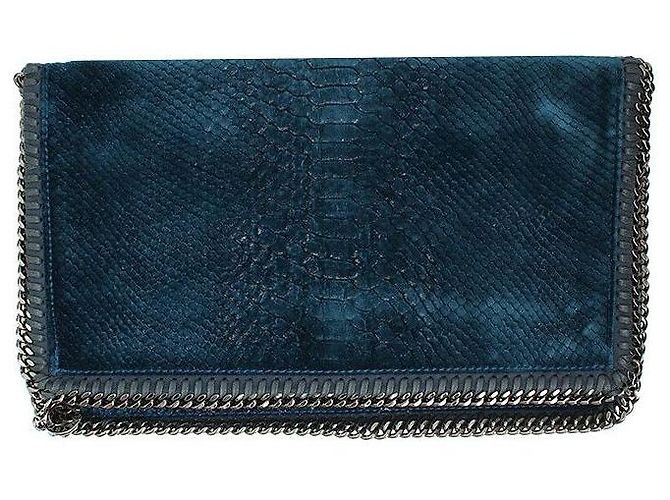 Stella Mc Cartney Clutch de veludo com padrão de python azul-petróleo