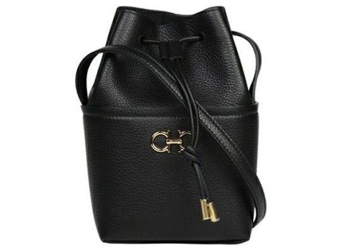 Salvatore Ferragamo Mini borsa a secchiello Gancini Nero