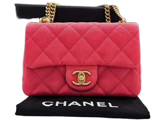 Chanel Nova Mini Bolsa Crossbody Caviar Coração com Corrente Rosa