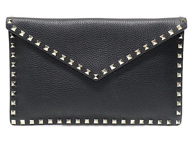 Valentino Clutch Envelope em Couro Preto com Studs Dourados Rockstud