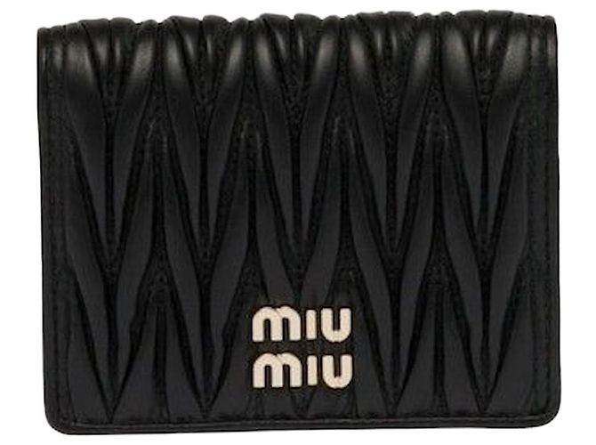 Miu Miu Cartera de cuero acolchado negra Negro