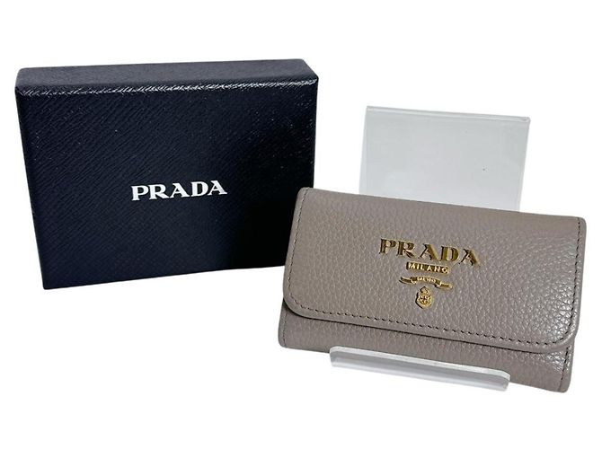 Étui à clés Prada 6 clés en cuir grisâtre