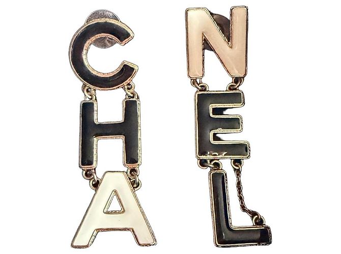 Orecchini Chanel in acciaio nero e beige