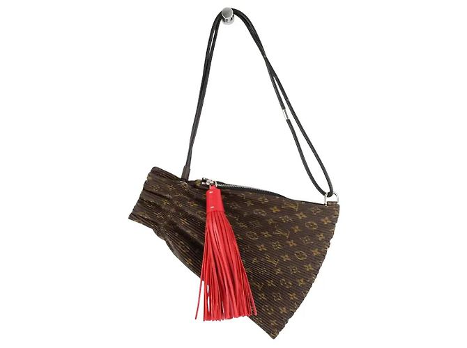 Louis Vuitton Bolsa de mão Explorer plissada em couro marrom